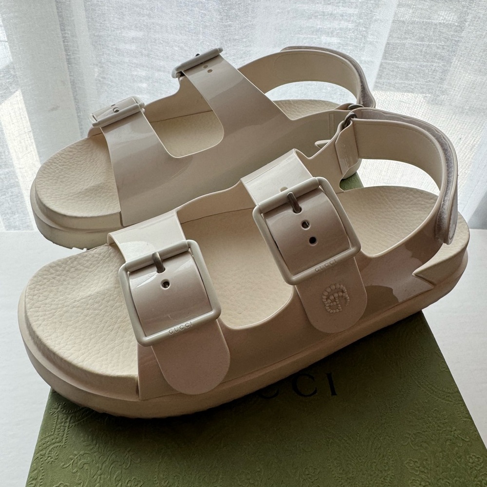 Gucci Cream Buckle Rubber Sandals